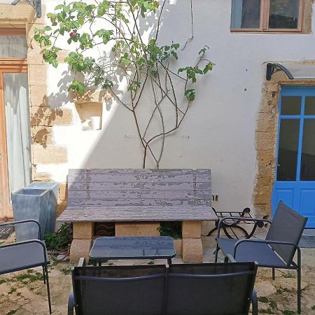 Appartamento T2 Duplex "Chez Evelyne" Remoulins Esterno foto