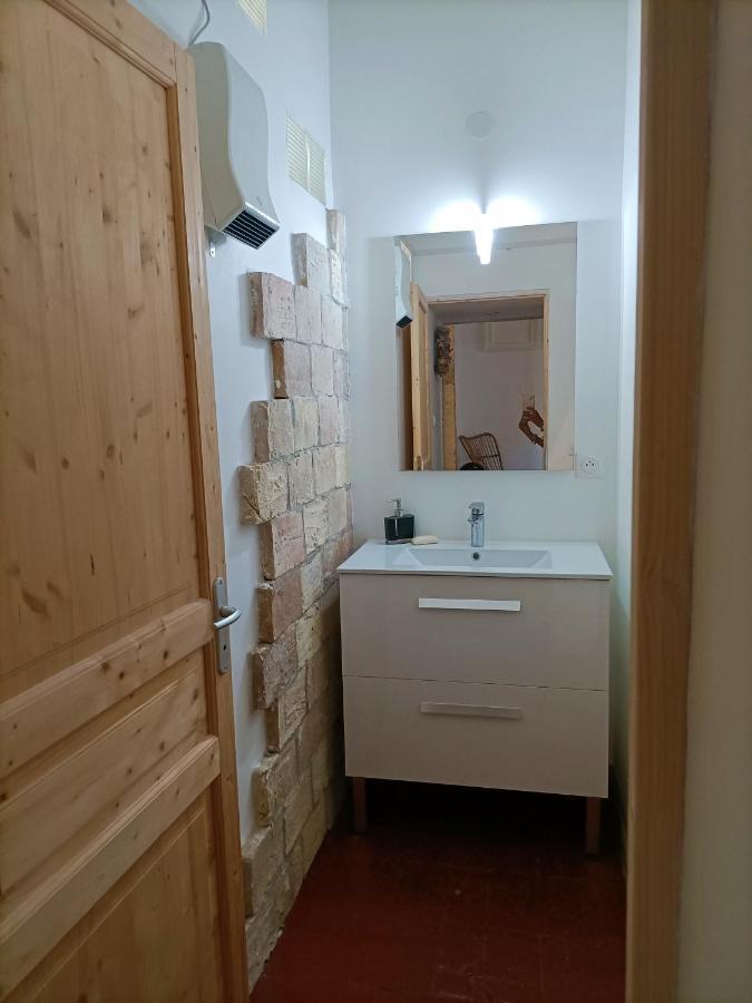Appartamento T2 Duplex "Chez Evelyne" Remoulins Esterno foto