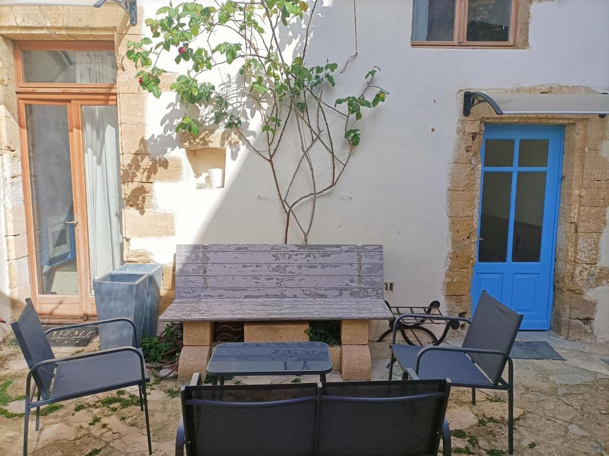 Appartamento T2 Duplex "Chez Evelyne" Remoulins Esterno foto