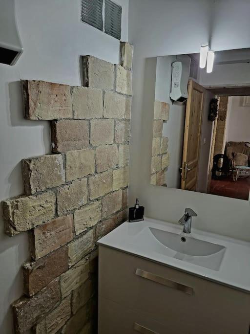 Appartamento T2 Duplex "Chez Evelyne" Remoulins Esterno foto