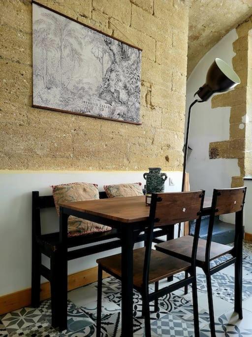 Appartamento T2 Duplex "Chez Evelyne" Remoulins Esterno foto